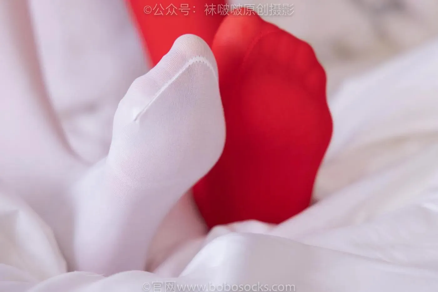 [BoBoSocks袜啵啵]NO.152 稚予-圣诞服、帆布鞋、厚白丝、厚红丝 [135P]插图4
